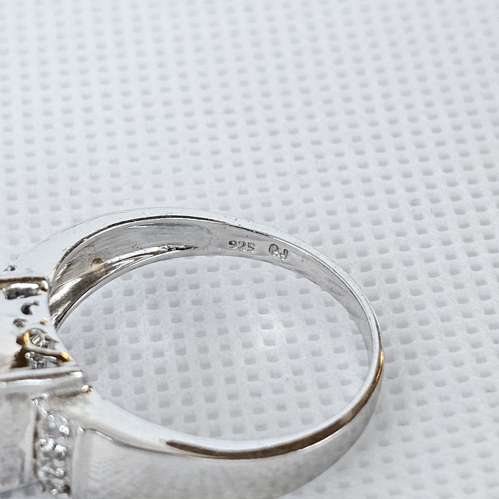 Beautiful Genuine Sky Blue Topaz & Diamond Ring Size 9! - Picture 5 of 7